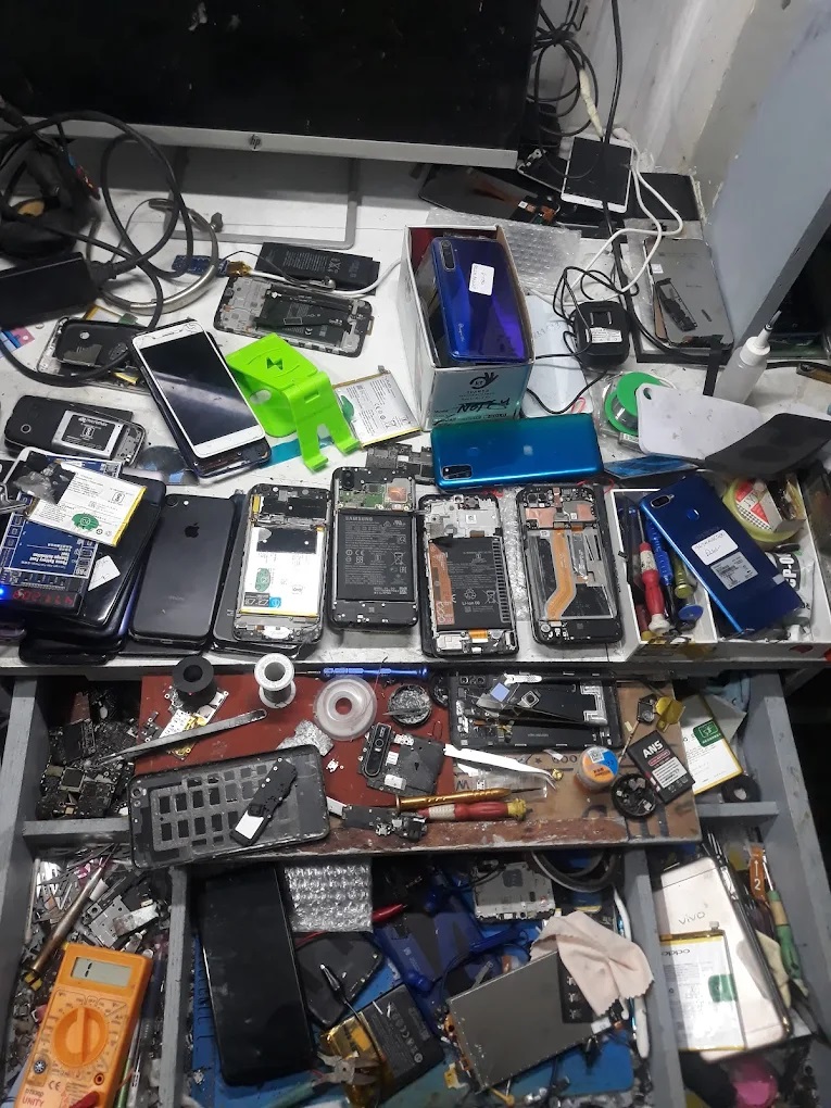 Bombay Wholesale Mobiles - Mobile Shop in Haldwani